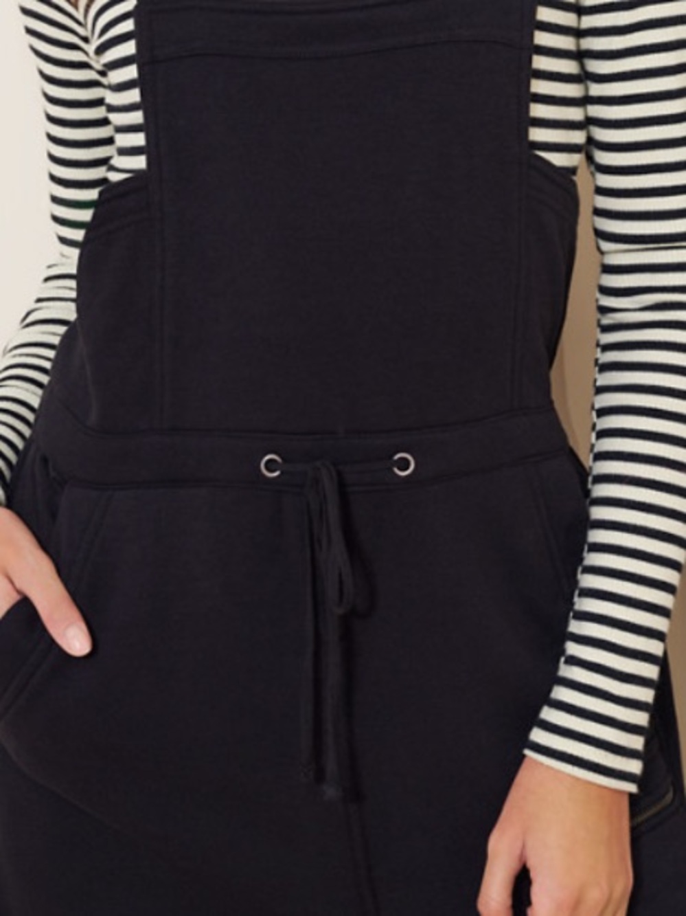 Relaxed Drawstring
Overalls
Dailey Practice
Color Black - Picture 5 of 7